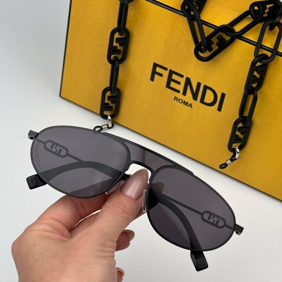 Fendi FE40072U-Y 01A BRAND NEW Sunglasses Black Dark Gray Chain Aviator Unisex - Picture 1 of 12